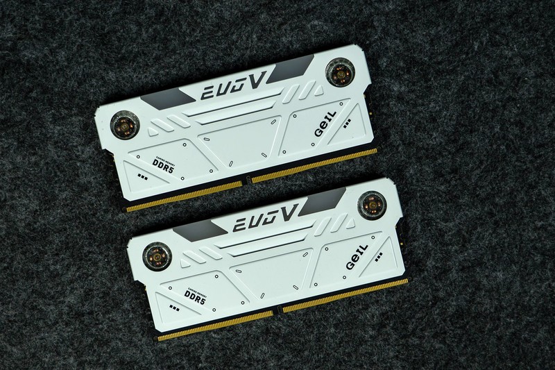 给9000MHz CUDIMM内存加2个“涡轮”风扇，GeIL金邦摩羯EVO-V体验