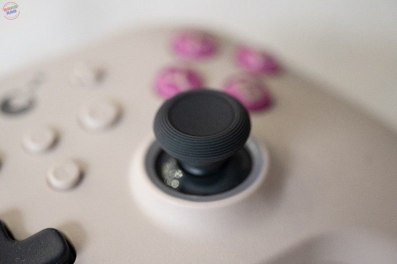 次世代霍尔电磁摇杆搭配磁悬浮马达，这款手柄手感超丝滑，谷粒金刚3Pro体验