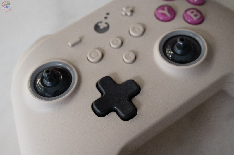 次世代霍尔电磁摇杆搭配磁悬浮马达，这款手柄手感超丝滑，谷粒金刚3Pro体验