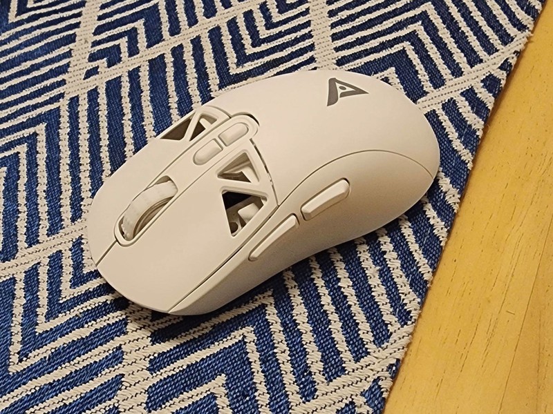 99块买「电竞六边形战士」？亲测一个月说说大实话