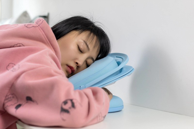 你关心过孩子午休吗？车厘子护脊午休枕，让孩子拥有好睡眠