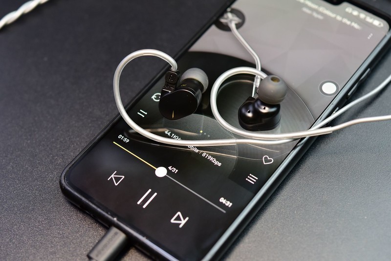 129元的Type-C耳机水月雨竹2试听，均衡、稳健，乐感生动