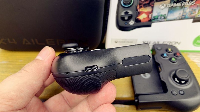 一机多用、玩法多样，这款分离式游戏手柄实力有点强