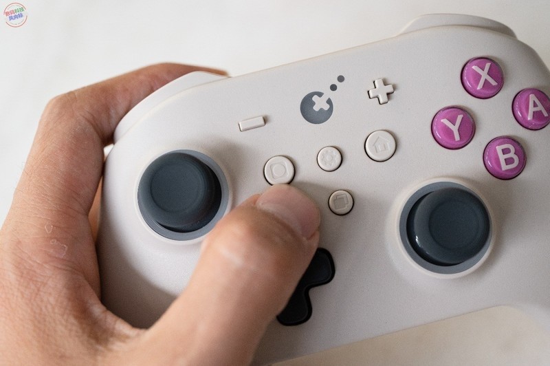 次世代霍尔电磁摇杆搭配磁悬浮马达，这款手柄手感超丝滑，谷粒金刚3Pro体验