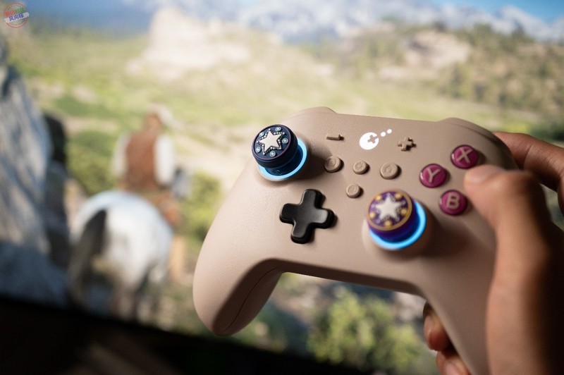 次世代霍尔电磁摇杆搭配磁悬浮马达，这款手柄手感超丝滑，谷粒金刚3Pro体验