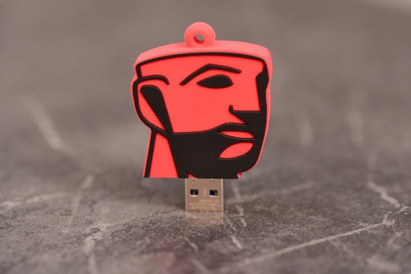 巨人如石！金士顿35周年纪念U盘全网首晒