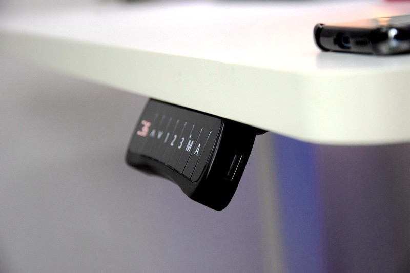 拆掉了旧电脑桌，入手乐歌iE3智能升降桌，这次升级到底值不值？