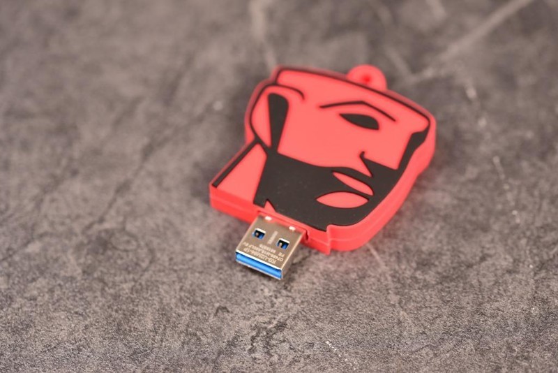 巨人如石！金士顿35周年纪念U盘全网首晒