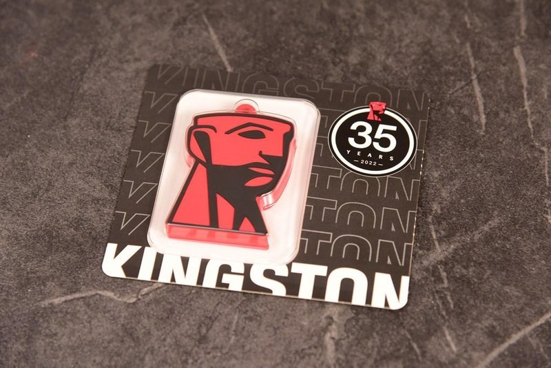 巨人如石！金士顿35周年纪念U盘全网首晒