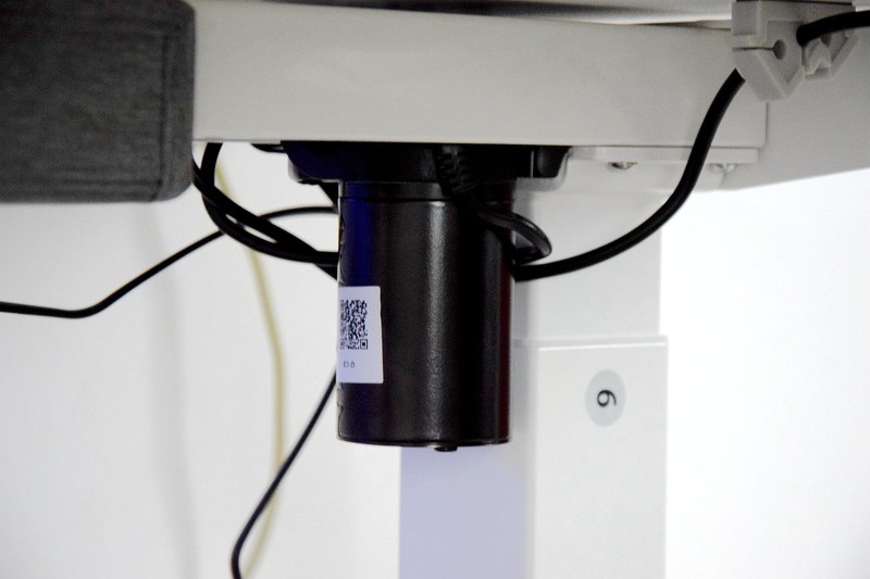 拆掉了旧电脑桌，入手乐歌iE3智能升降桌，这次升级到底值不值？