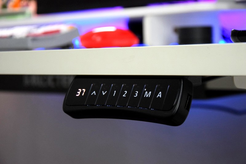 拆掉了旧电脑桌，入手乐歌iE3智能升降桌，这次升级到底值不值？