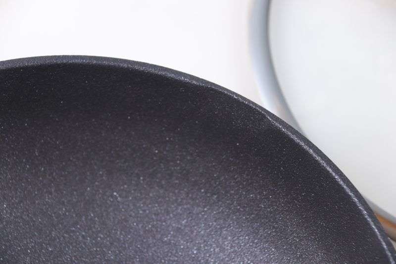 可用钢丝球清洗，不放油可煎鸡蛋！这才是最理想的不粘锅