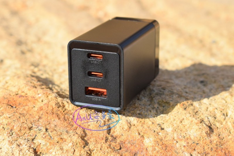 空间更多一点，速度更快一点：麦多多65瓦氮化镓充电器