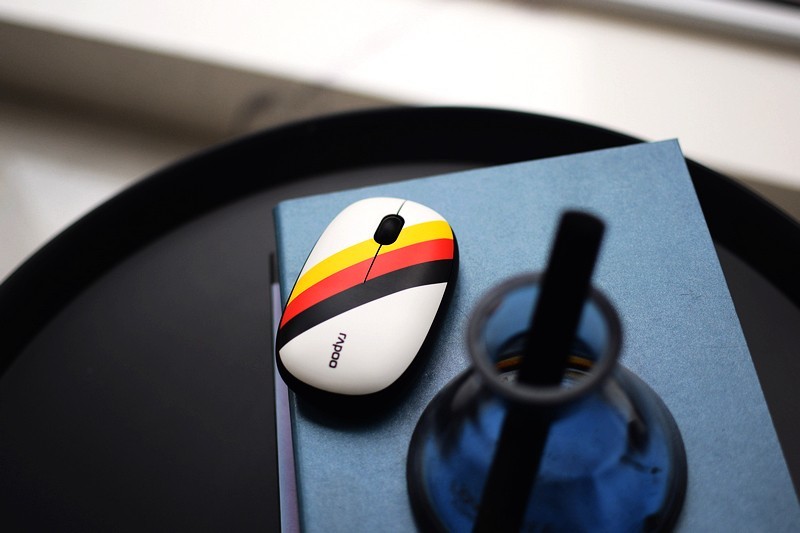 热力四射 雷柏推世界杯纪念版无线鼠标