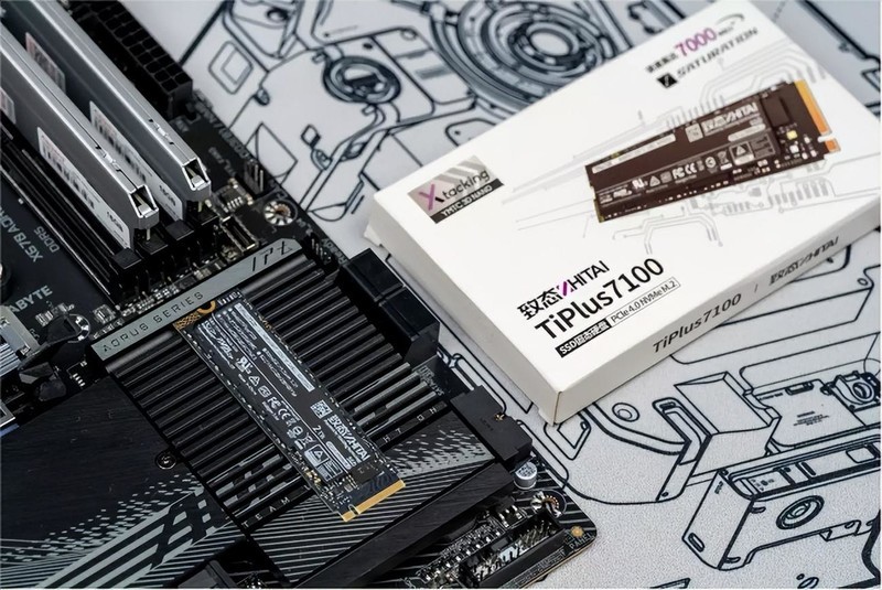 3款2TB国产固态硬盘横评，PCIe4.0规格7450MB/s，国产硬盘站起来了