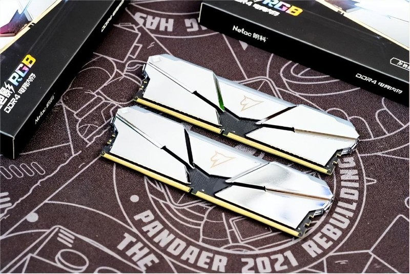 RGB灯效和电竞更搭，16GB容量更甜点，朗科绝影内存性能实测