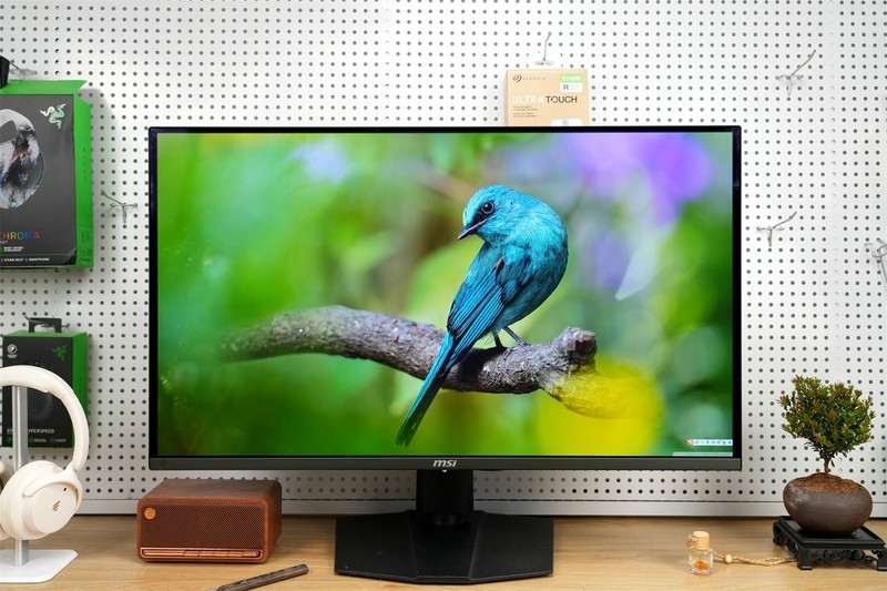 高端更疯狂，微星MPG 322URX ，用DP 2.1+QD-OLED打造无敌显示盛宴