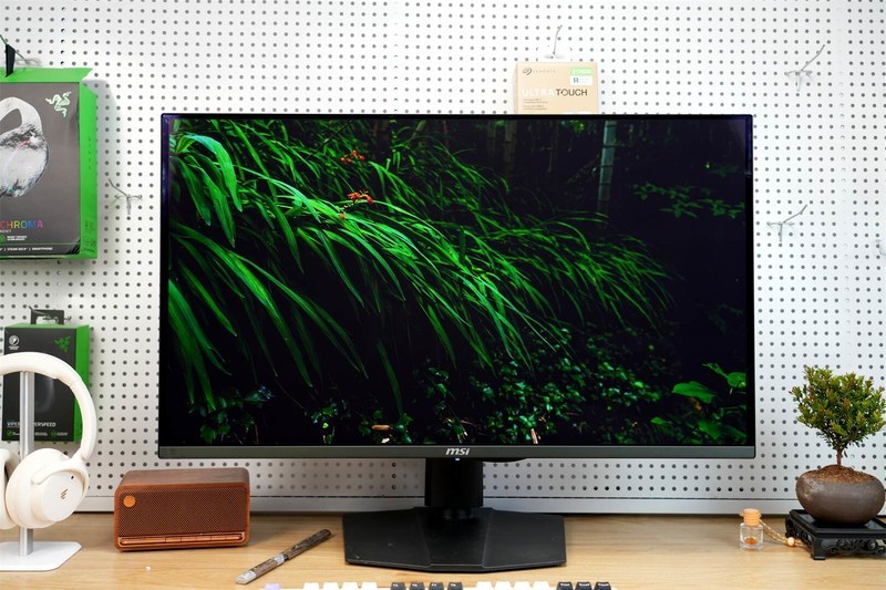 高端更疯狂，微星MPG 322URX ，用DP 2.1+QD-OLED打造无敌显示盛宴