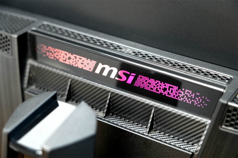 高端更疯狂，微星MPG 322URX ，用DP 2.1+QD-OLED打造无敌显示盛宴