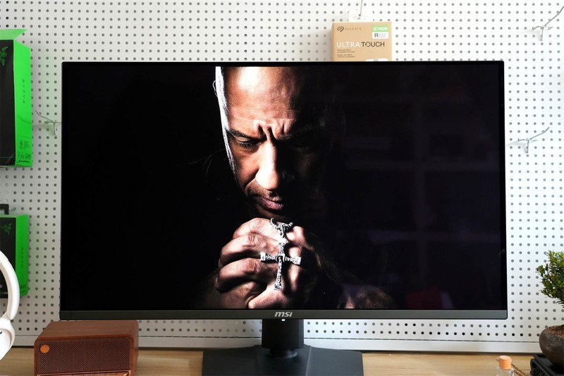 高端更疯狂，微星MPG 322URX ，用DP 2.1+QD-OLED打造无敌显示盛宴