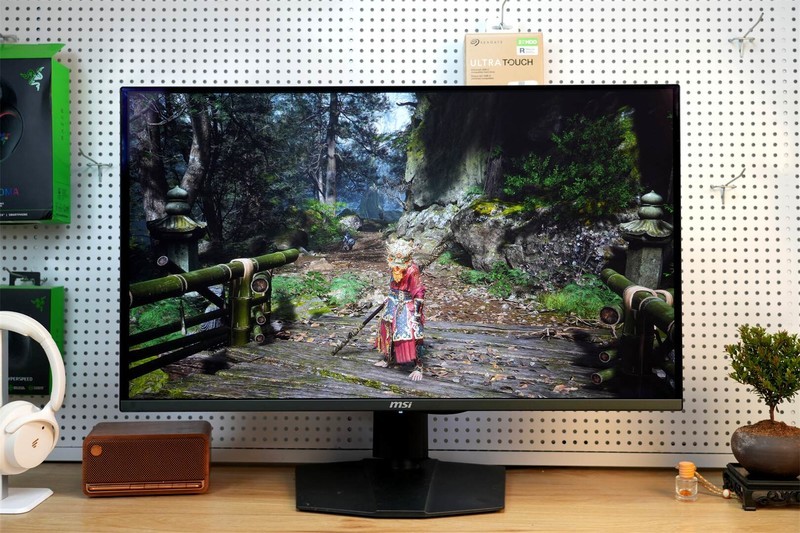 高端更疯狂，微星MPG 322URX ，用DP 2.1+QD-OLED打造无敌显示盛宴