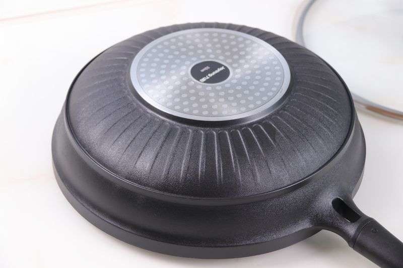 可用钢丝球清洗，不放油可煎鸡蛋！这才是最理想的不粘锅