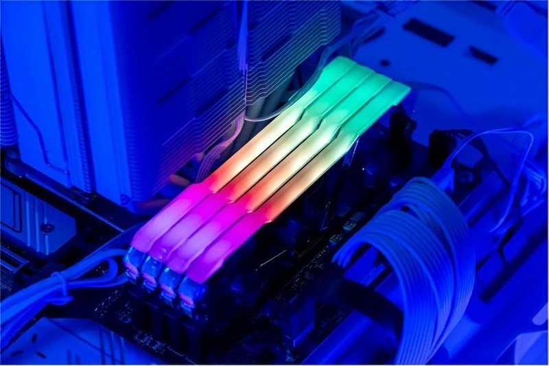 RGB灯效和电竞更搭，16GB容量更甜点，朗科绝影内存性能实测