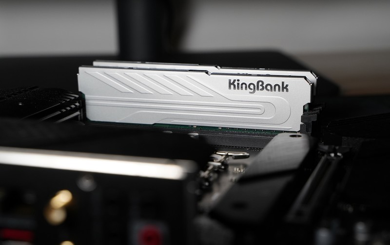 小操作能让核显性能提升？金百达银爵DDR4 3200MHz 32GB上手体验