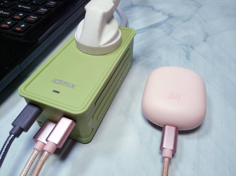 桌面多功能充电器，安全快充又好用：IDMIX氮化镓65W插线排