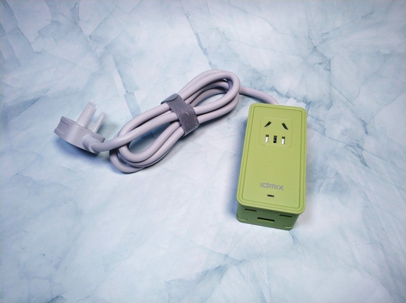 桌面多功能充电器，安全快充又好用：IDMIX氮化镓65W插线排