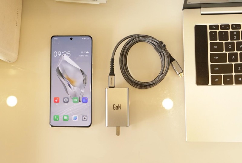 威宝100W数显快充数据线体验！应该是市面上能买到最好用的充电线