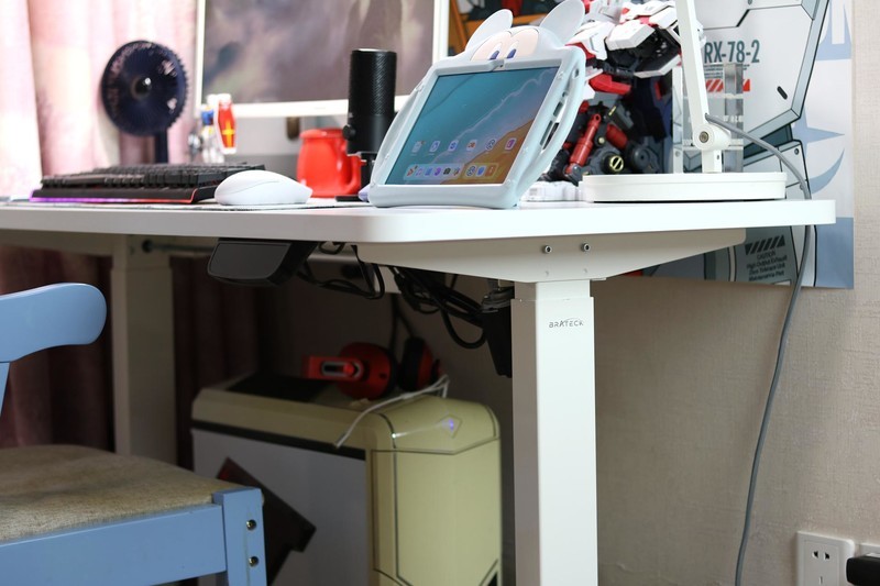 坐站交替办公是什么体验？北弧升降桌+显示器支架，腰真的不酸了