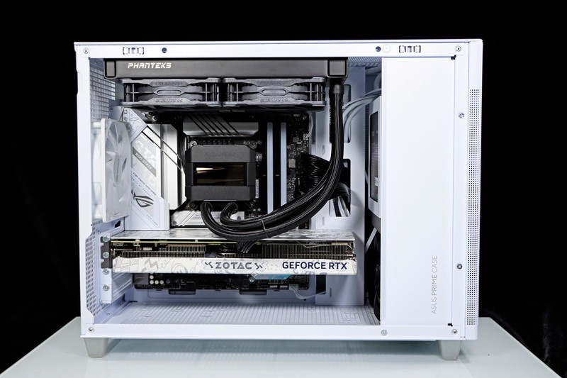 用 B760 小吹雪 + 4060 Ti 欧泊白 + 雷克沙 ARES 套装打造高性价比的小钢炮