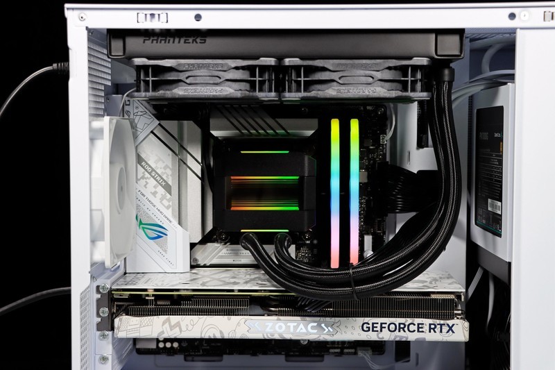 用 B760 小吹雪 + 4060 Ti 欧泊白 + 雷克沙 ARES 套装打造高性价比的小钢炮