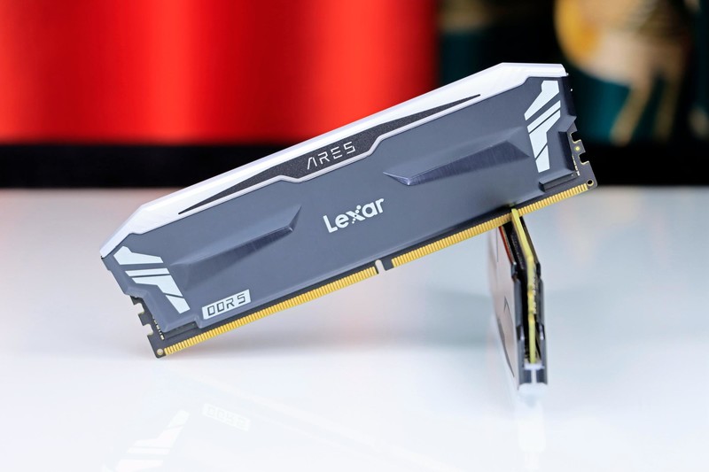 用 B760 小吹雪 + 4060 Ti 欧泊白 + 雷克沙 ARES 套装打造高性价比的小钢炮