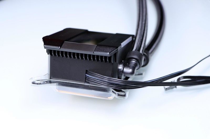 用 B760 小吹雪 + 4060 Ti 欧泊白 + 雷克沙 ARES 套装打造高性价比的小钢炮