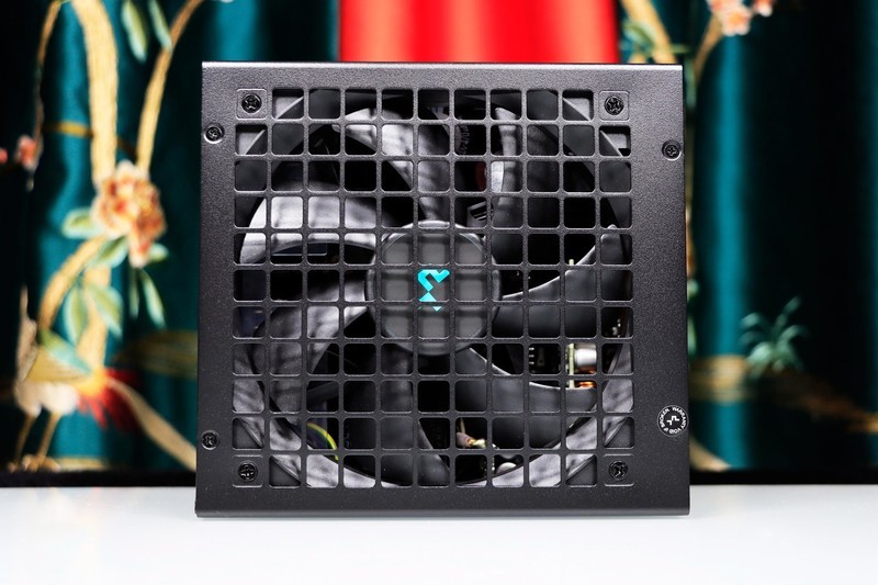 用 B760 小吹雪 + 4060 Ti 欧泊白 + 雷克沙 ARES 套装打造高性价比的小钢炮