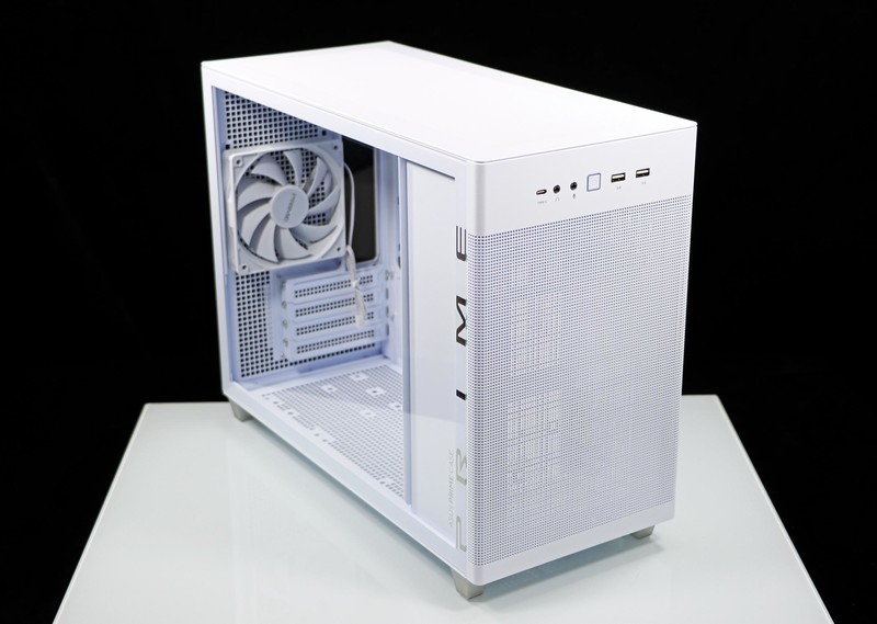 用 B760 小吹雪 + 4060 Ti 欧泊白 + 雷克沙 ARES 套装打造高性价比的小钢炮