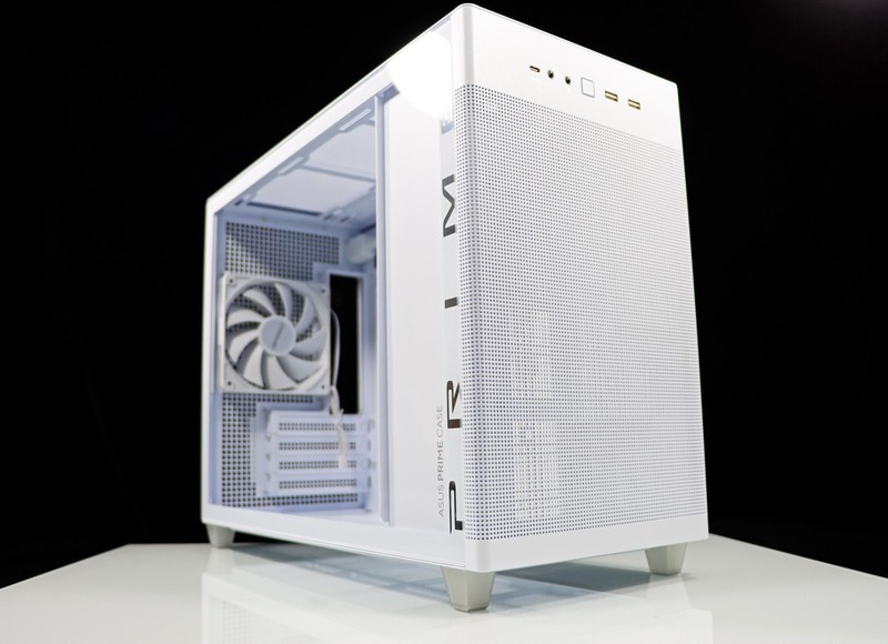 用 B760 小吹雪 + 4060 Ti 欧泊白 + 雷克沙 ARES 套装打造高性价比的小钢炮