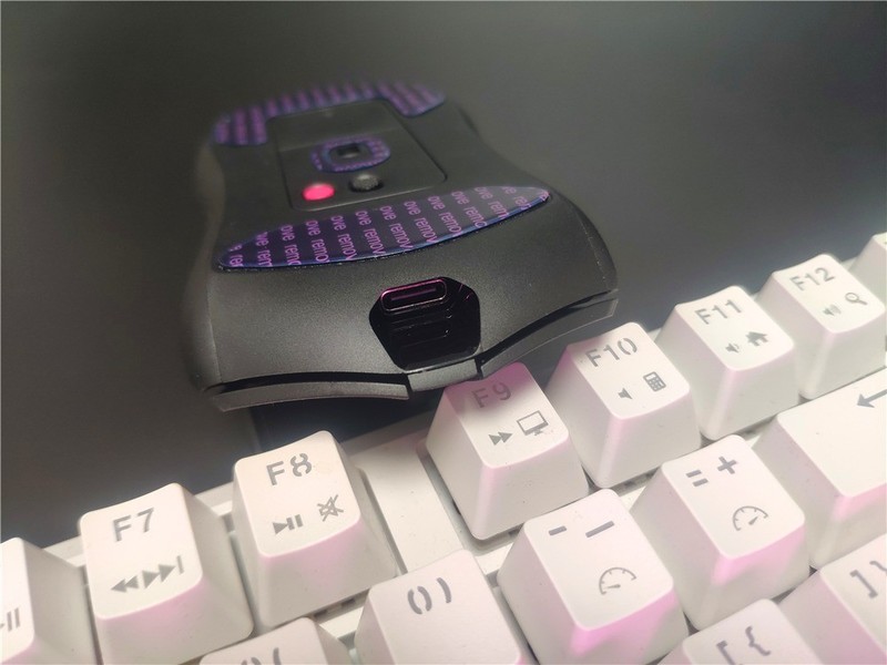 雷柏V300PRO：77g 轻量化、支持4K+无线充电，带来极致游戏体验