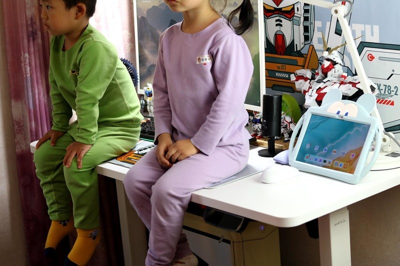 坐站交替办公是什么体验？北弧升降桌+显示器支架，腰真的不酸了