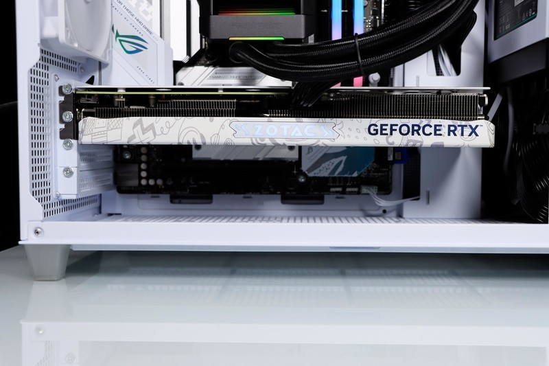 用 B760 小吹雪 + 4060 Ti 欧泊白 + 雷克沙 ARES 套装打造高性价比的小钢炮