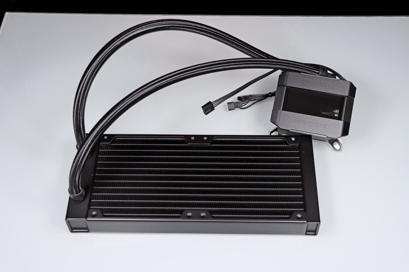 用 B760 小吹雪 + 4060 Ti 欧泊白 + 雷克沙 ARES 套装打造高性价比的小钢炮