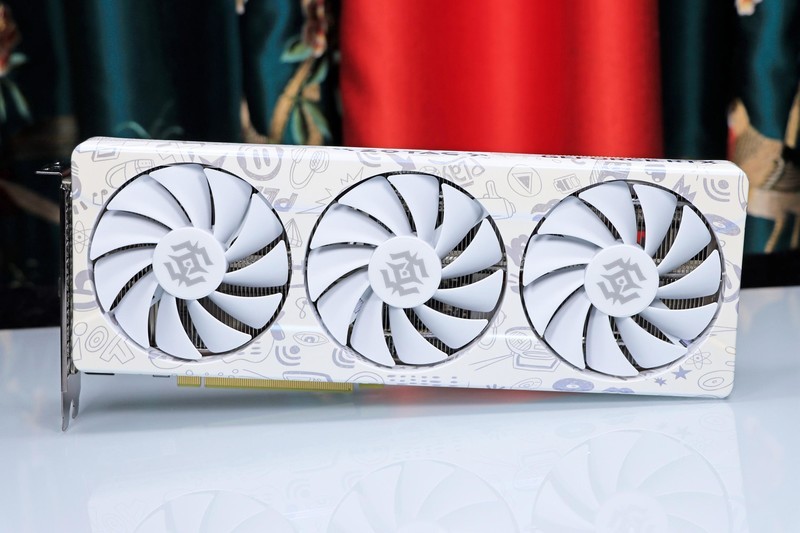 用 B760 小吹雪 + 4060 Ti 欧泊白 + 雷克沙 ARES 套装打造高性价比的小钢炮