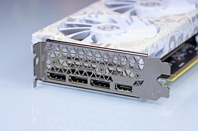 用 B760 小吹雪 + 4060 Ti 欧泊白 + 雷克沙 ARES 套装打造高性价比的小钢炮