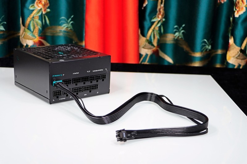 用 B760 小吹雪 + 4060 Ti 欧泊白 + 雷克沙 ARES 套装打造高性价比的小钢炮