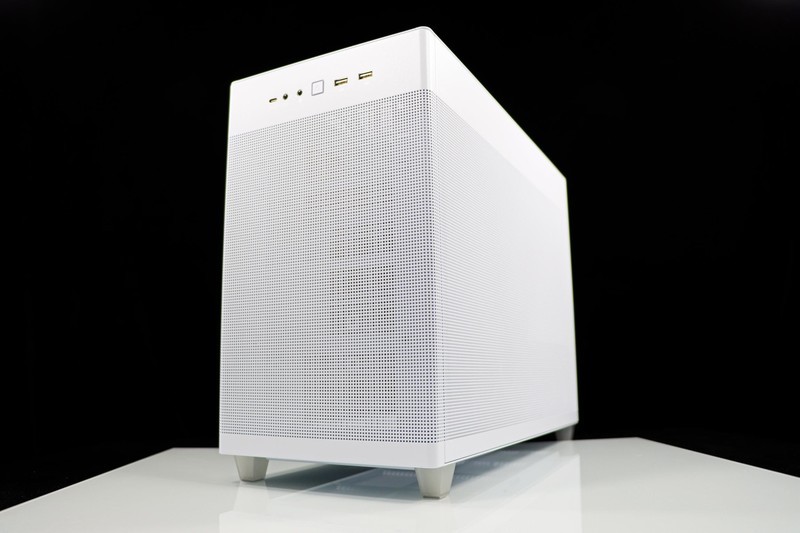 用 B760 小吹雪 + 4060 Ti 欧泊白 + 雷克沙 ARES 套装打造高性价比的小钢炮