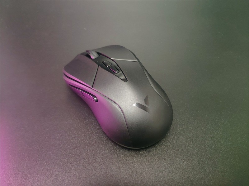 雷柏V300PRO：77g 轻量化、支持4K+无线充电，带来极致游戏体验