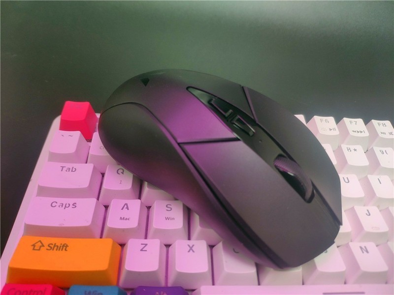 雷柏V300PRO：77g 轻量化、支持4K+无线充电，带来极致游戏体验