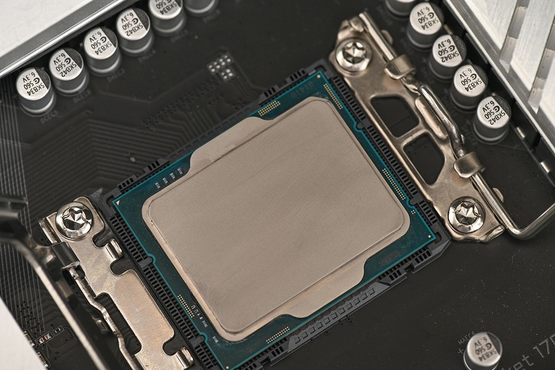 在家也能体验网咖高端卡的爽快，自己动手装一套能打又能看的RGB游戏主机